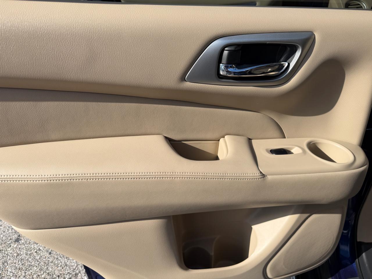 Nissan Pathfinder 4x4 SV 2018