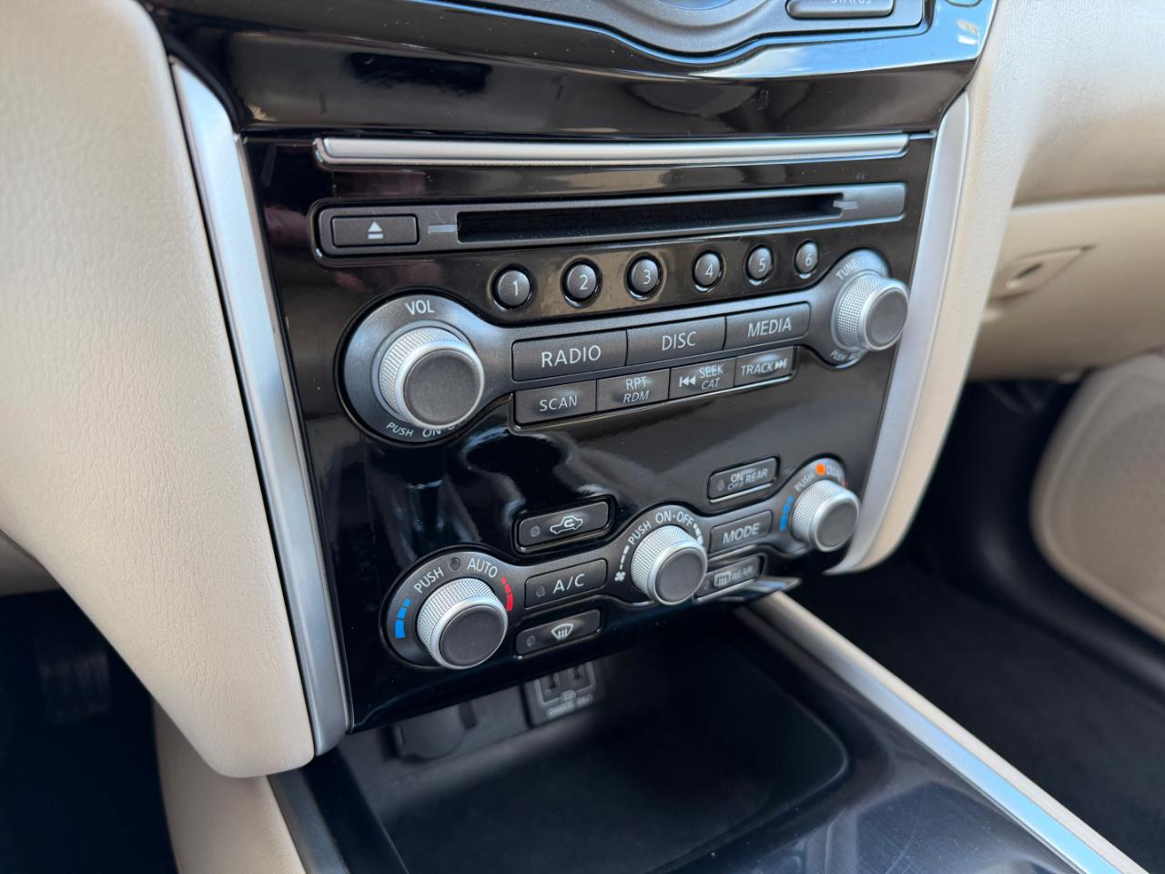 Nissan Pathfinder 4x4 SV 2018