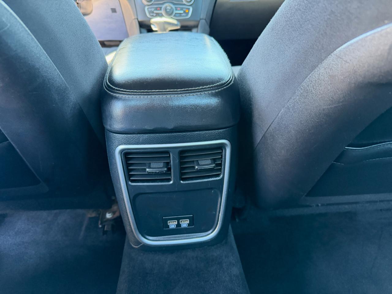 Dodge Charger 4dr Sdn SE RWD 2015