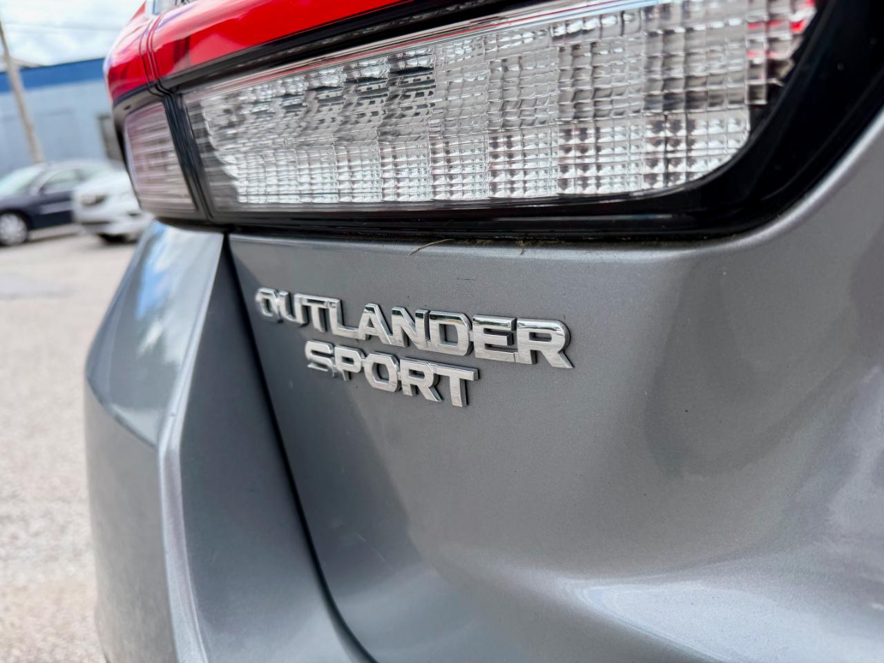 Mitsubishi Outlander Sport ES 2.0 CVT 2021