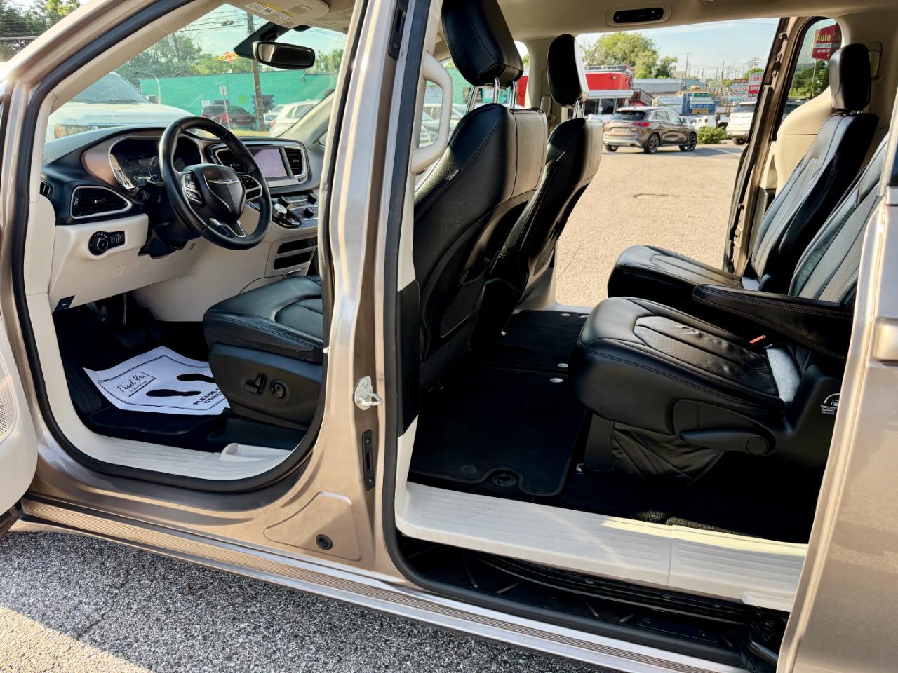 Chrysler Pacifica Touring L FWD 2018