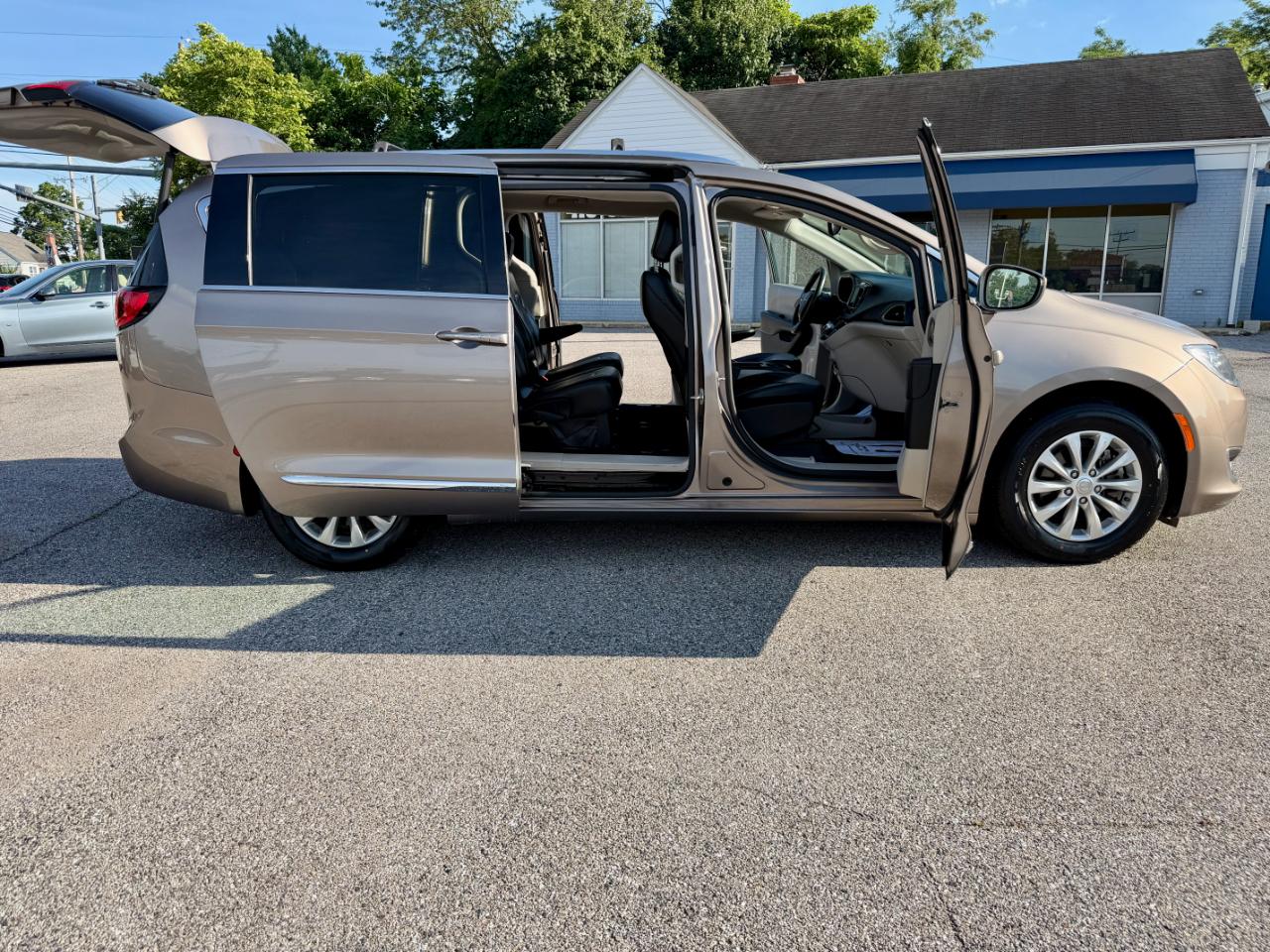 Chrysler Pacifica Touring L FWD 2018