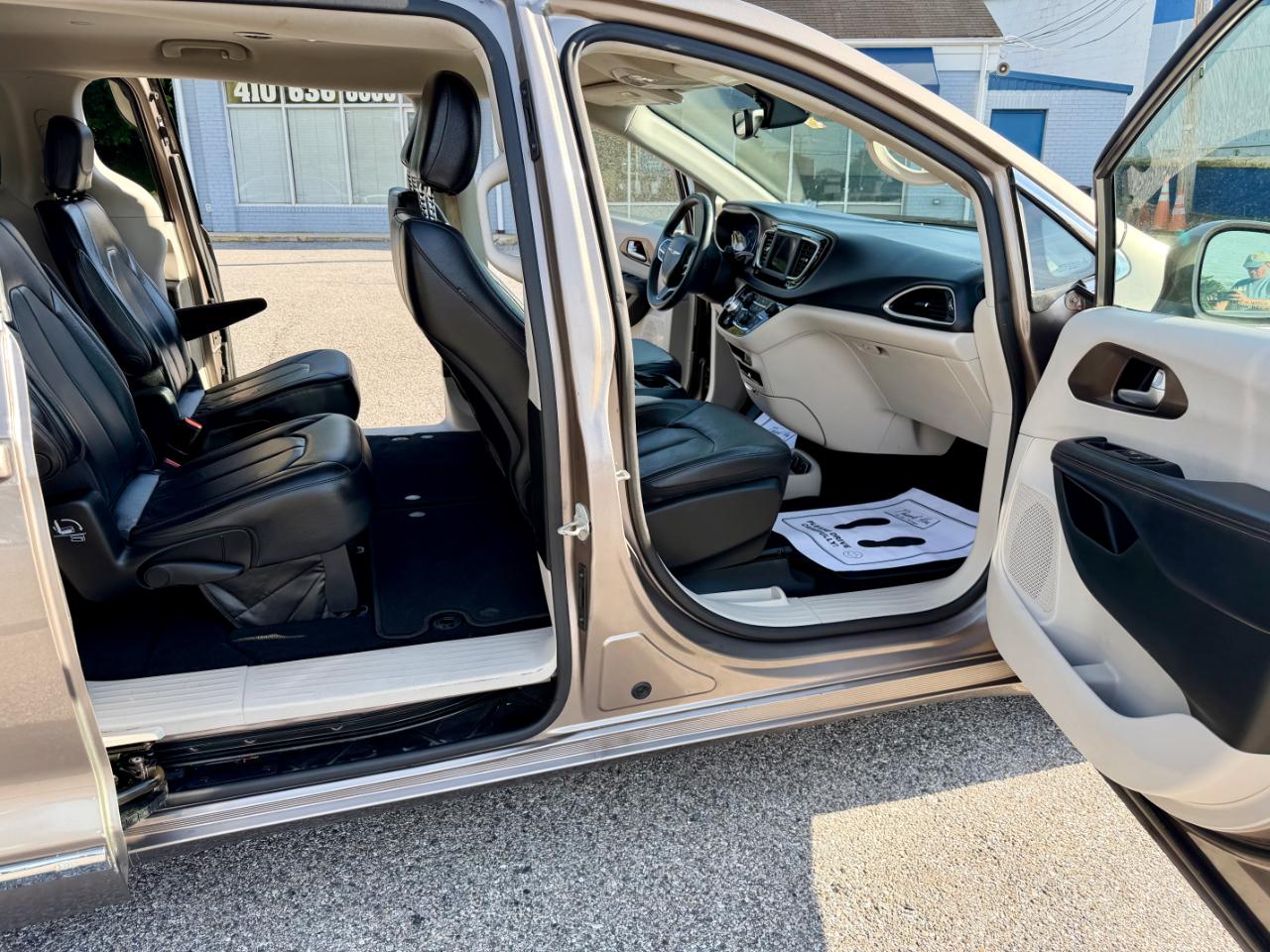 Chrysler Pacifica Touring L FWD 2018