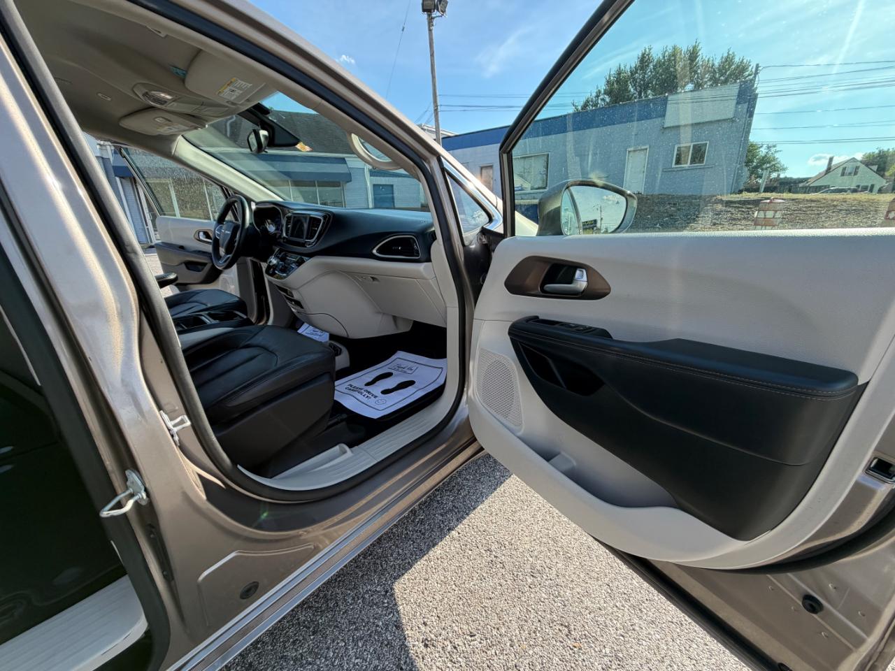Chrysler Pacifica Touring L FWD 2018