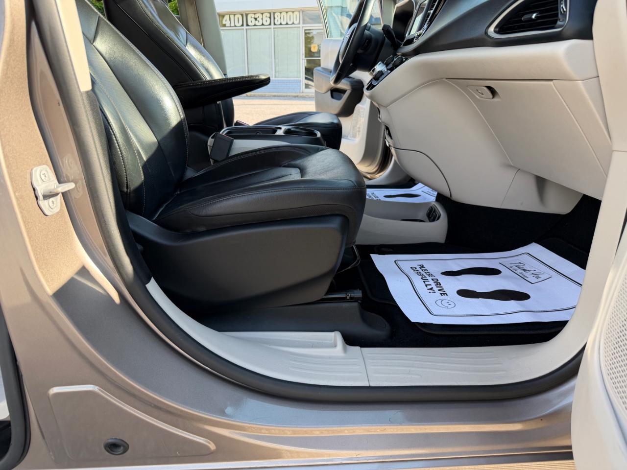 Chrysler Pacifica Touring L FWD 2018