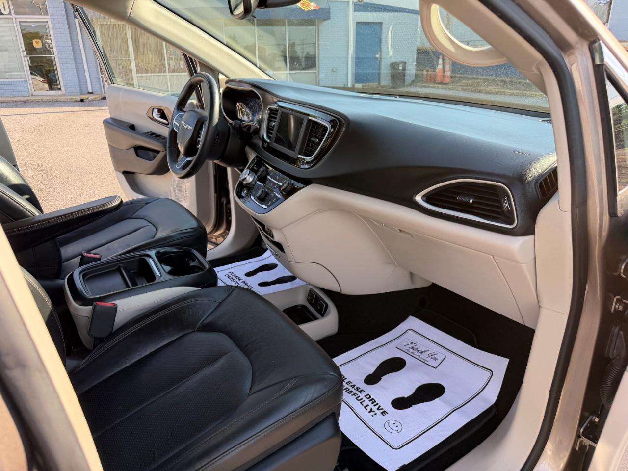 Chrysler Pacifica Touring L FWD 2018