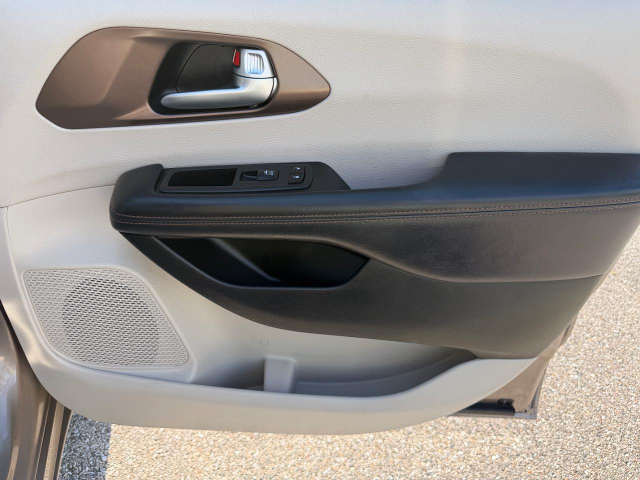 Chrysler Pacifica Touring L FWD 2018