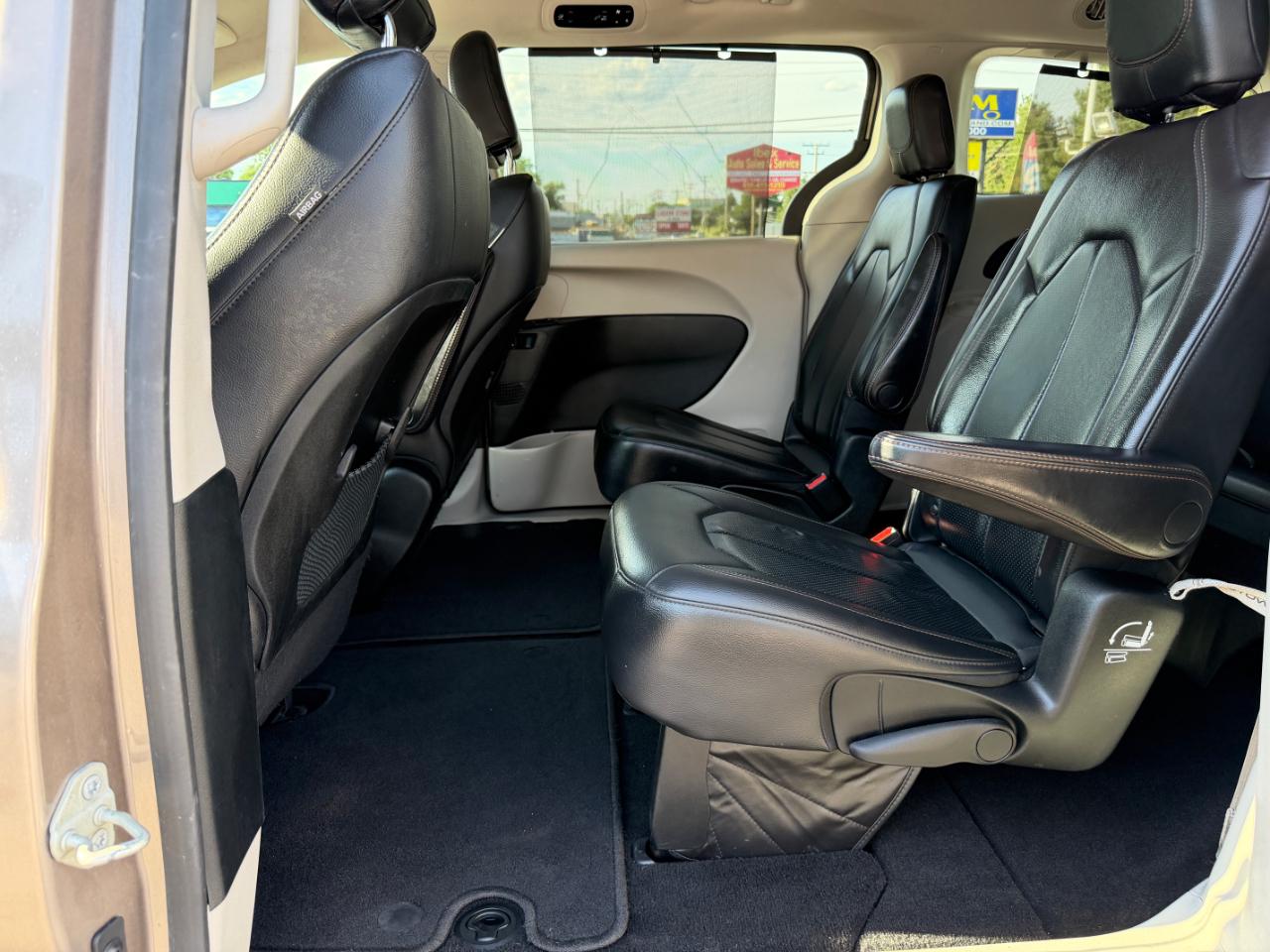 Chrysler Pacifica Touring L FWD 2018