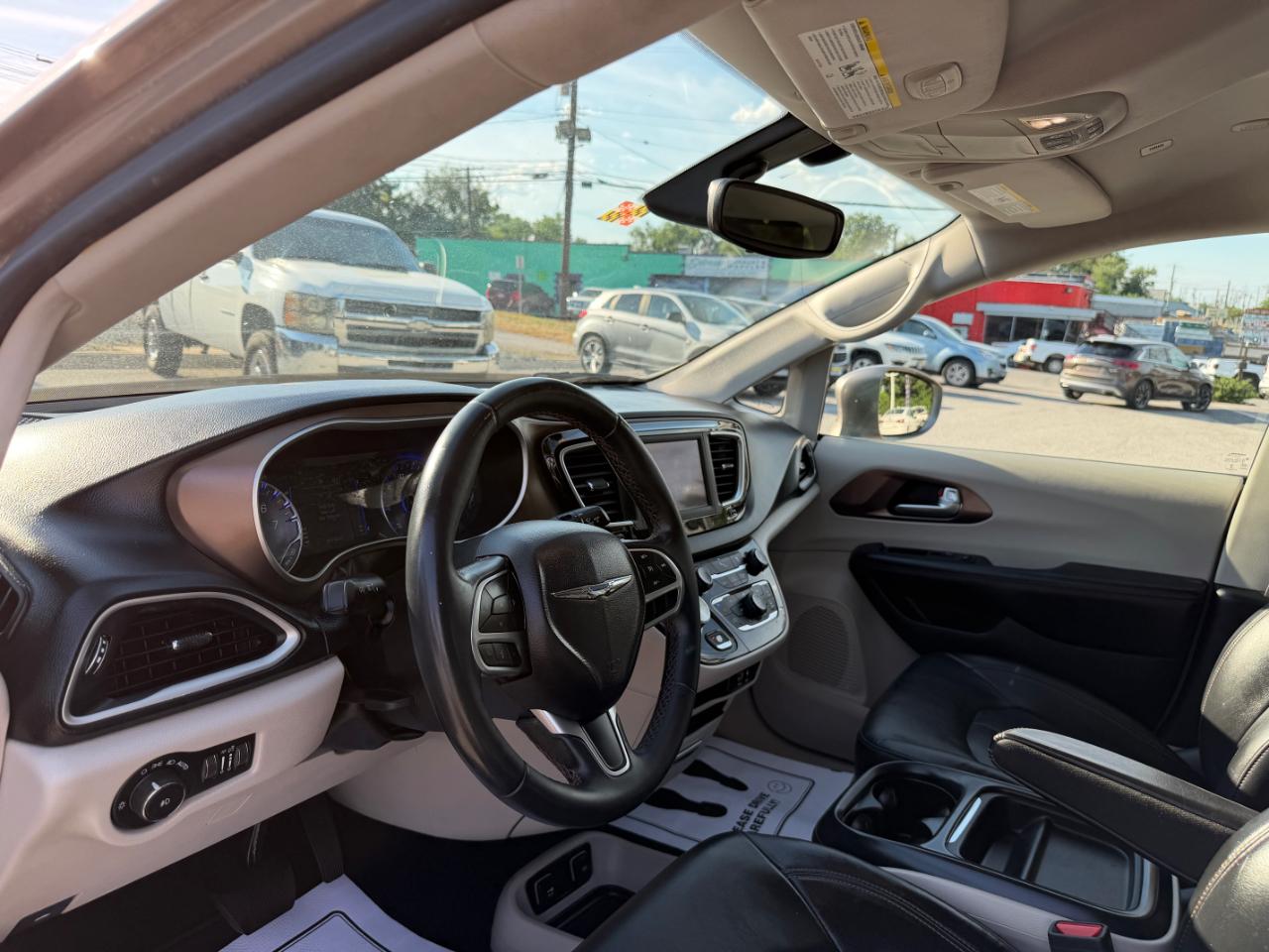 Chrysler Pacifica Touring L FWD 2018