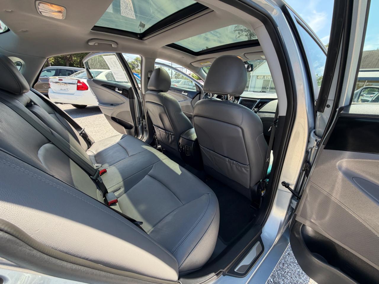 Hyundai Sonata 4dr Sdn 2.4L Auto Limited PZEV 2012