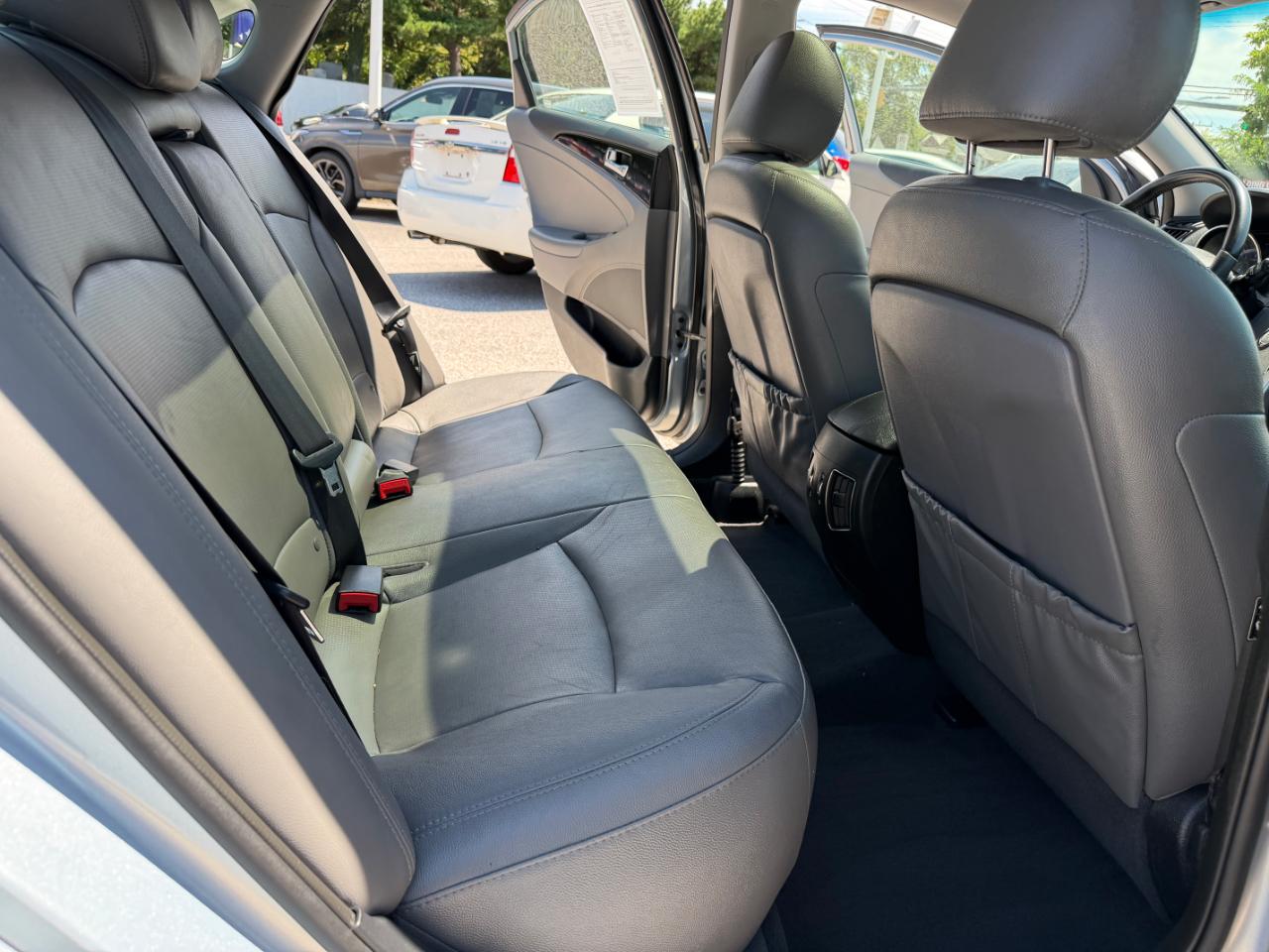 Hyundai Sonata 4dr Sdn 2.4L Auto Limited PZEV 2012