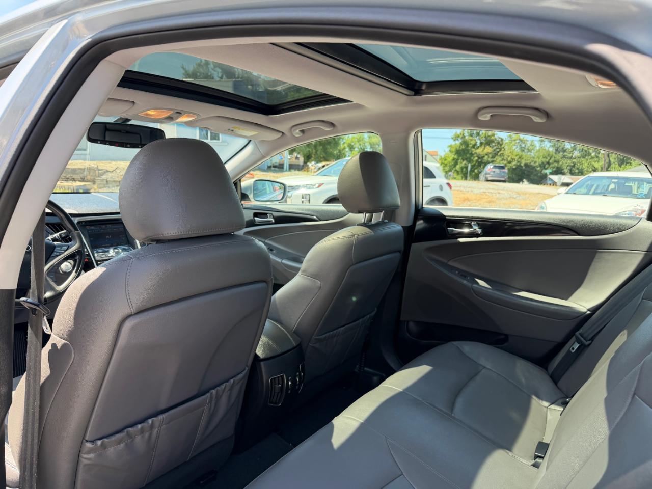 Hyundai Sonata 4dr Sdn 2.4L Auto Limited PZEV 2012