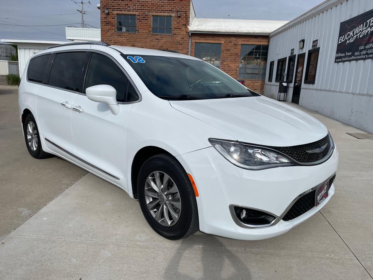 2018 Chrysler Pacifica Touring L's photo