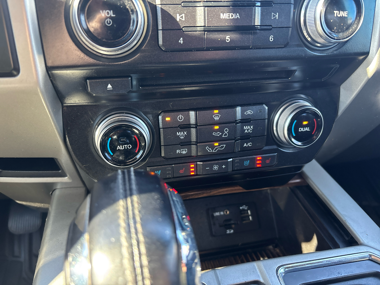 Ford F-150 Lariat SuperCrew 2WD 2015