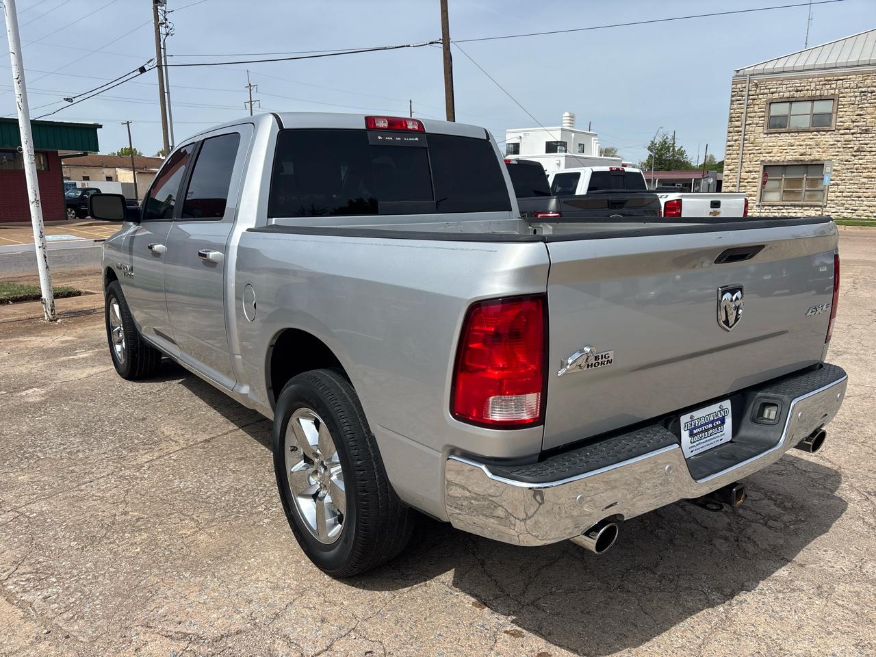 RAM 1500 SLT Crew Cab SWB 4WD 2016