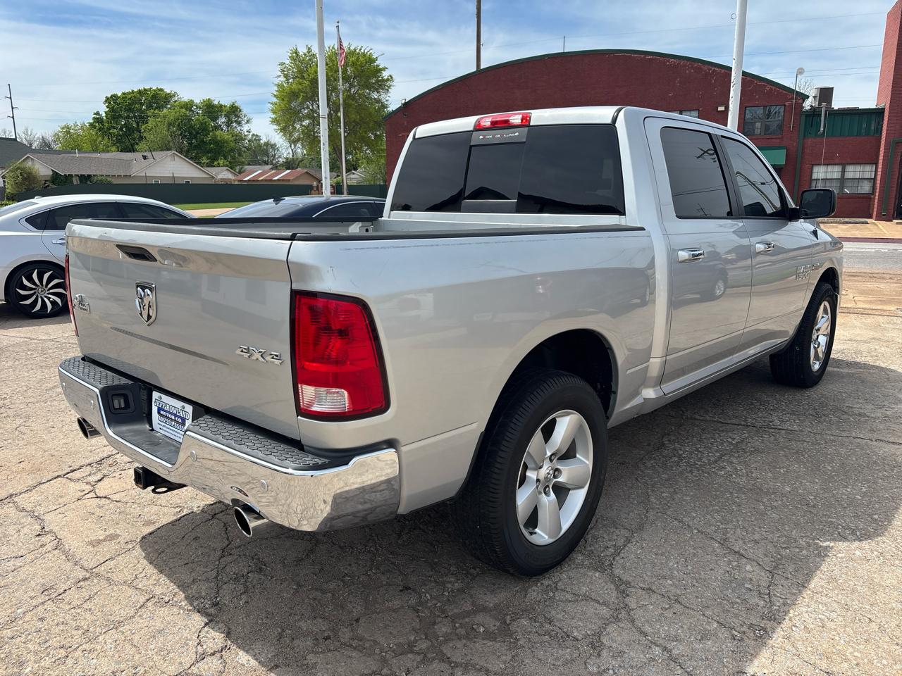 RAM 1500 SLT Crew Cab SWB 4WD 2016