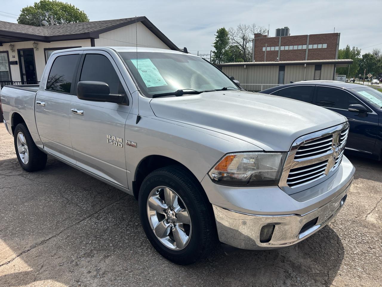RAM 1500 SLT Crew Cab SWB 4WD 2016