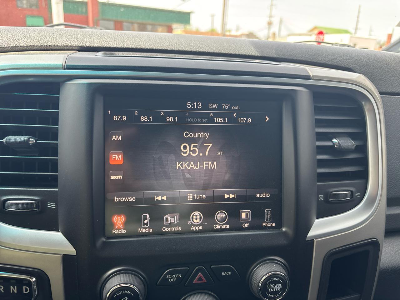 RAM 1500 SLT Crew Cab SWB 4WD 2016