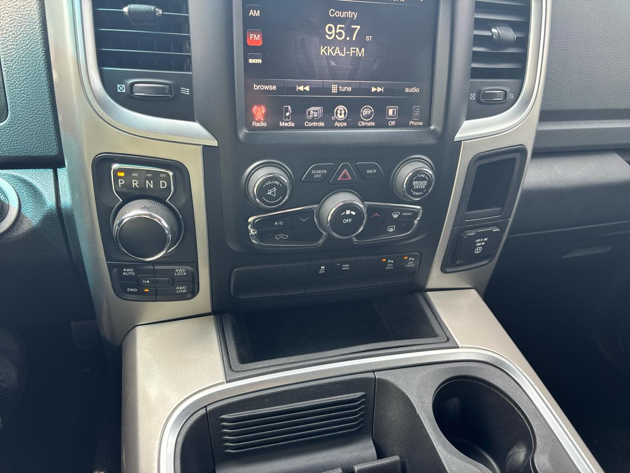 RAM 1500 SLT Crew Cab SWB 4WD 2016