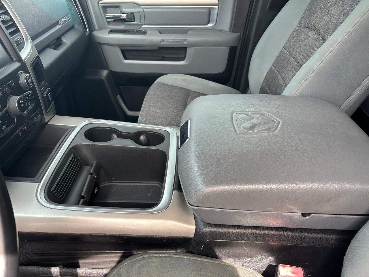 RAM 1500 SLT Crew Cab SWB 4WD 2016