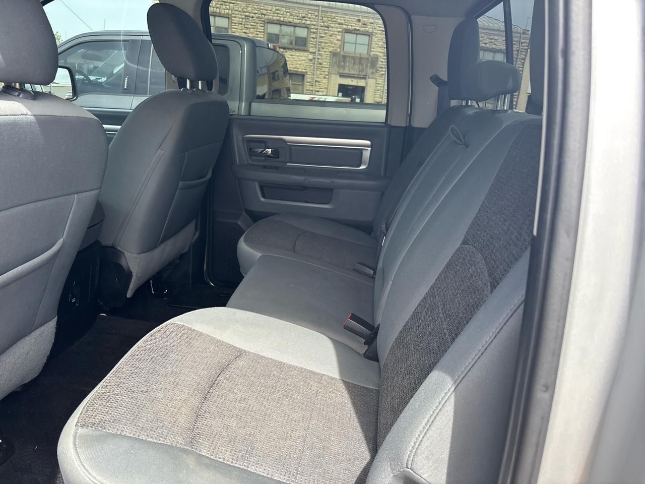 RAM 1500 SLT Crew Cab SWB 4WD 2016