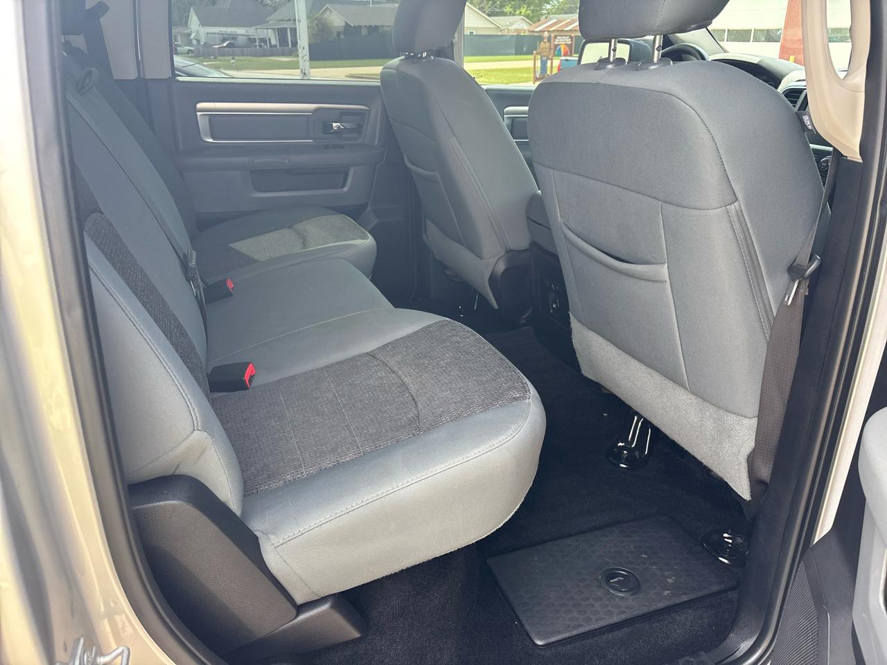 RAM 1500 SLT Crew Cab SWB 4WD 2016