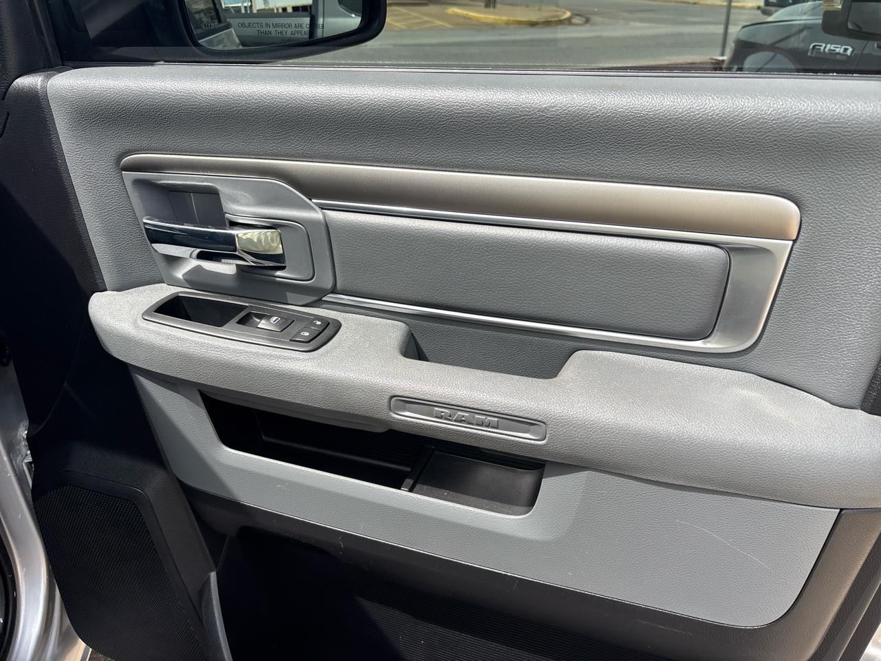 RAM 1500 SLT Crew Cab SWB 4WD 2016