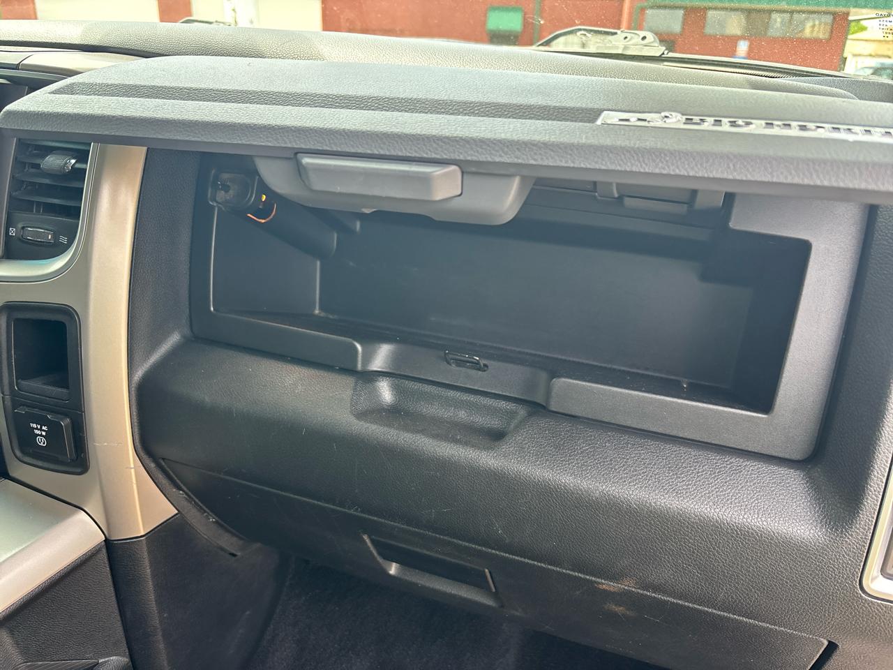 RAM 1500 SLT Crew Cab SWB 4WD 2016