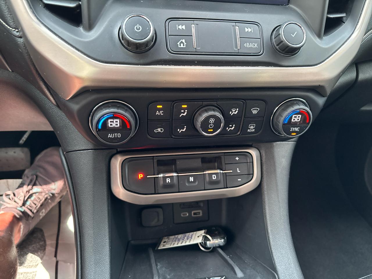 GMC Acadia Denali AWD 2022