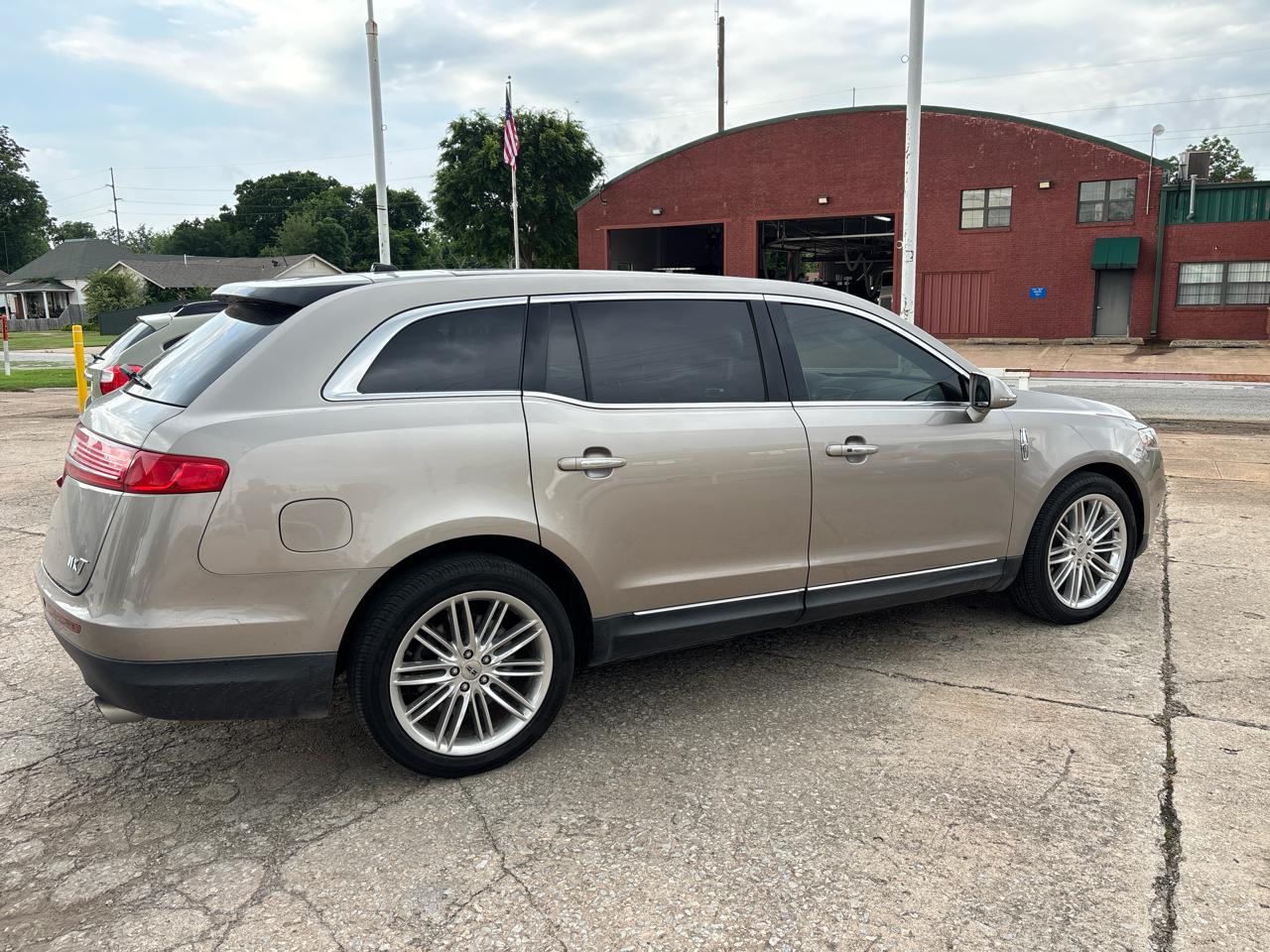 Lincoln MKT Reserve 2019