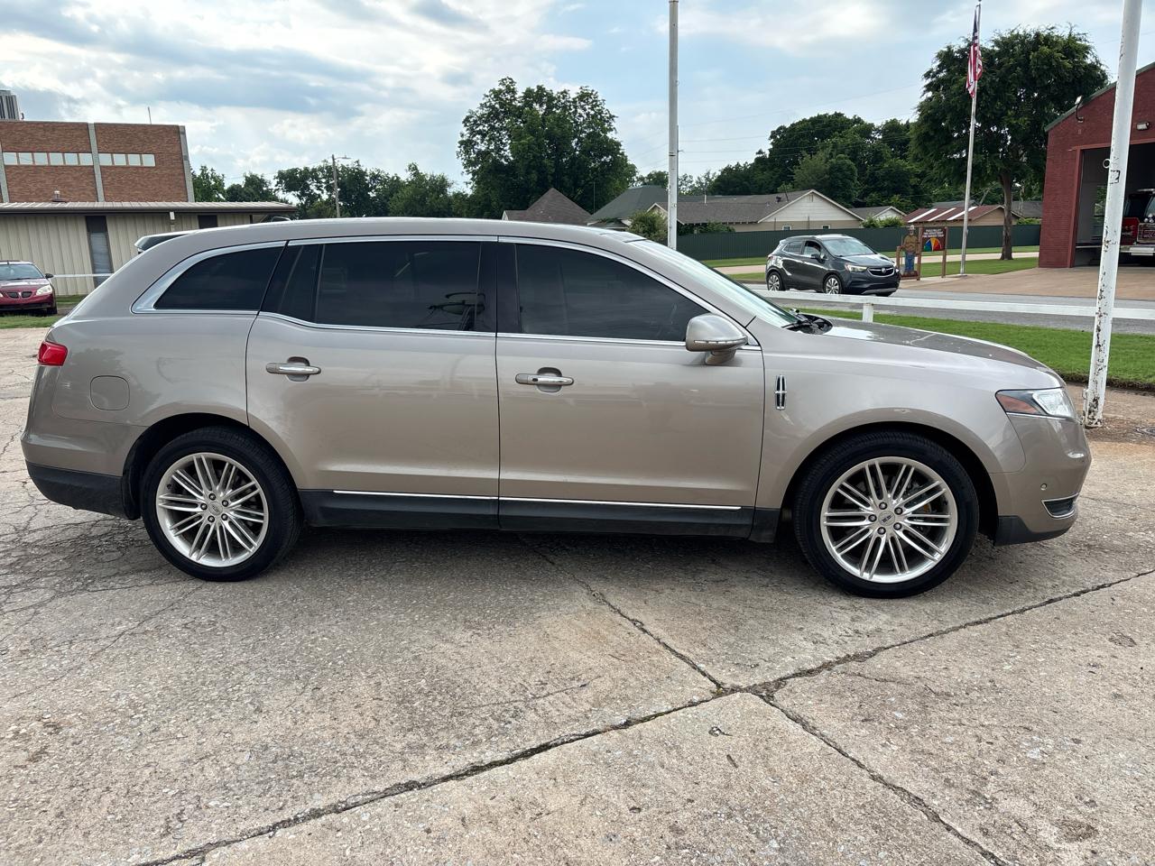 Lincoln MKT Reserve 2019