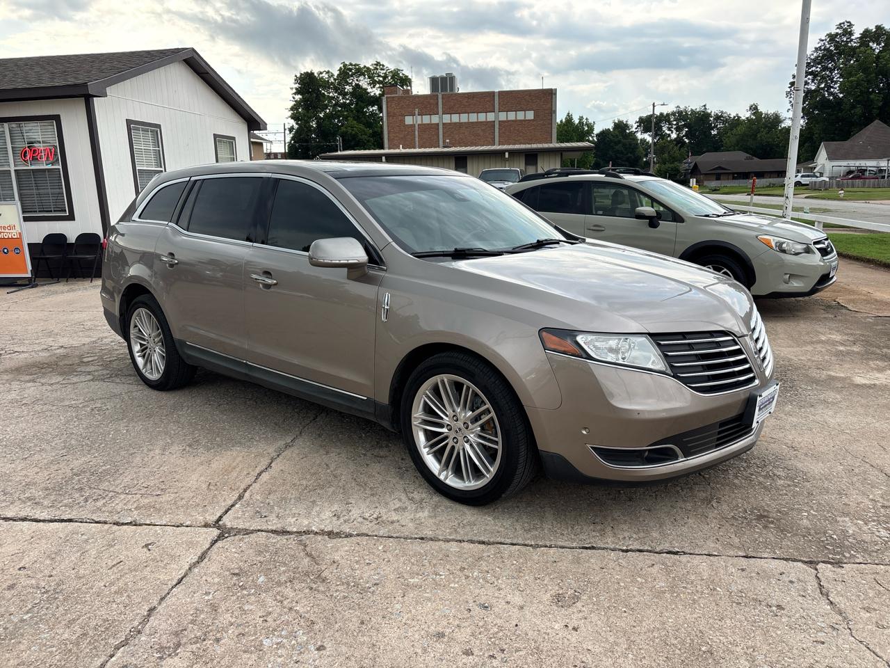 Lincoln MKT Reserve 2019
