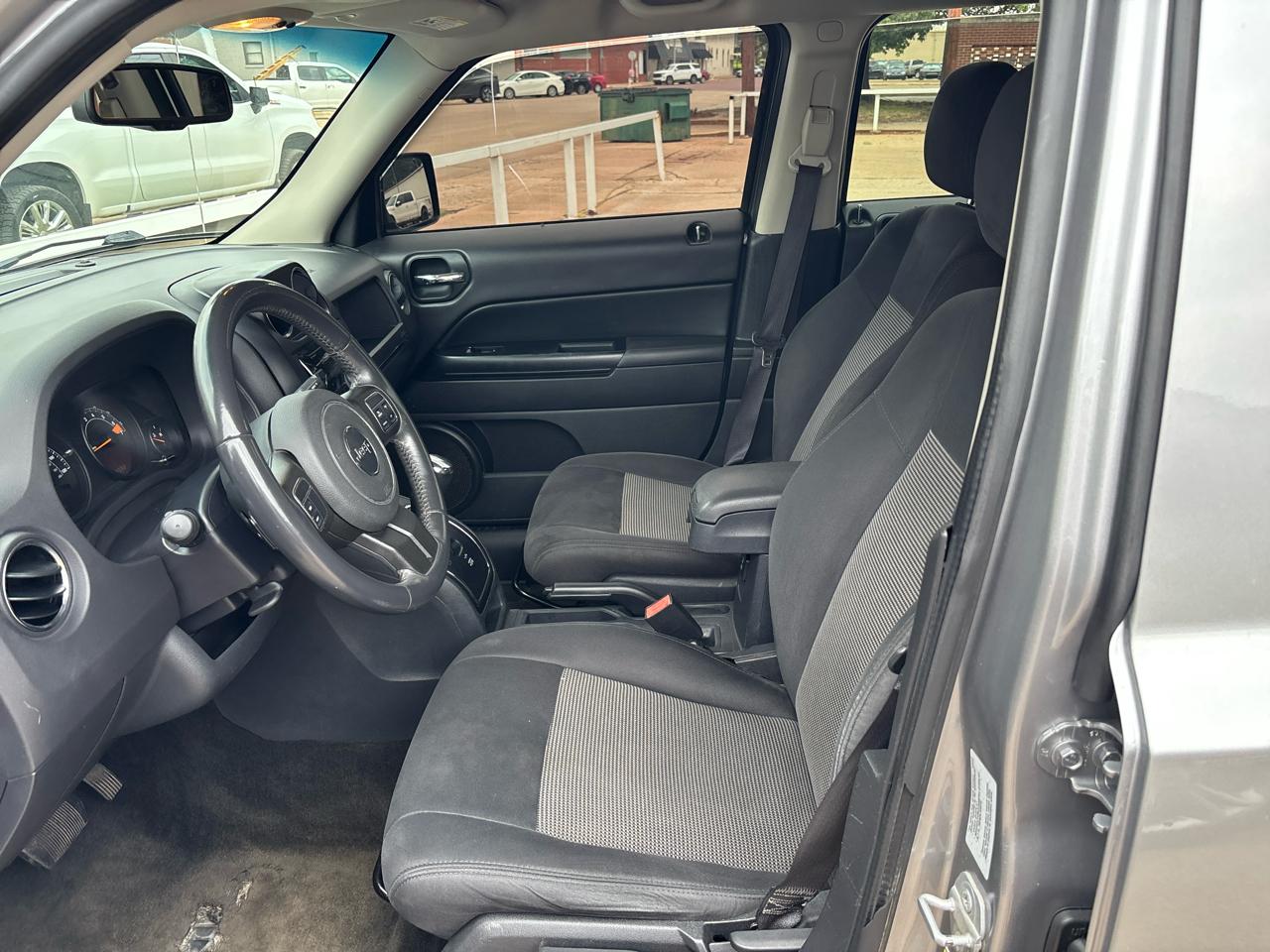 Jeep Patriot Latitude 2WD 2016