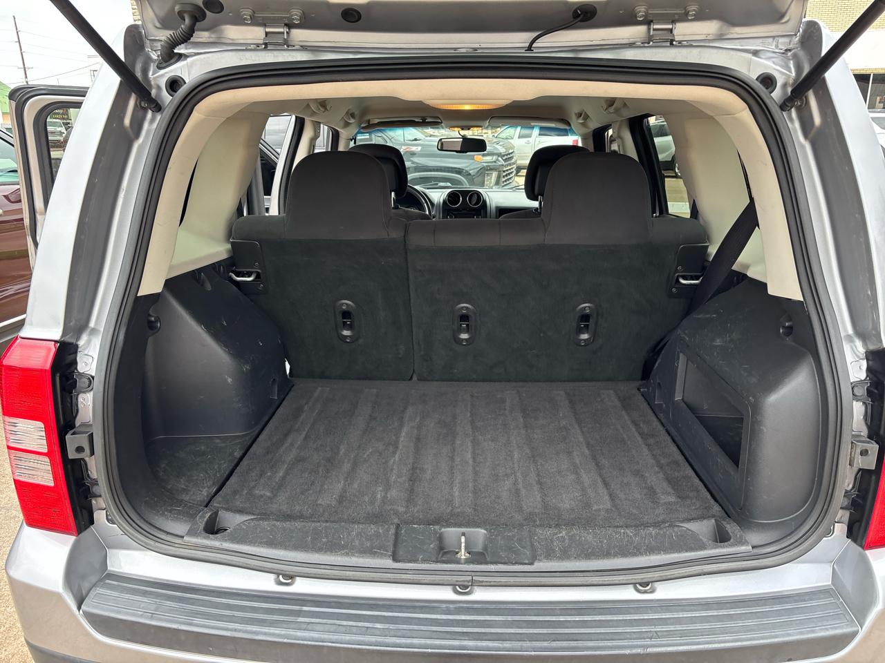 Jeep Patriot Latitude 2WD 2016