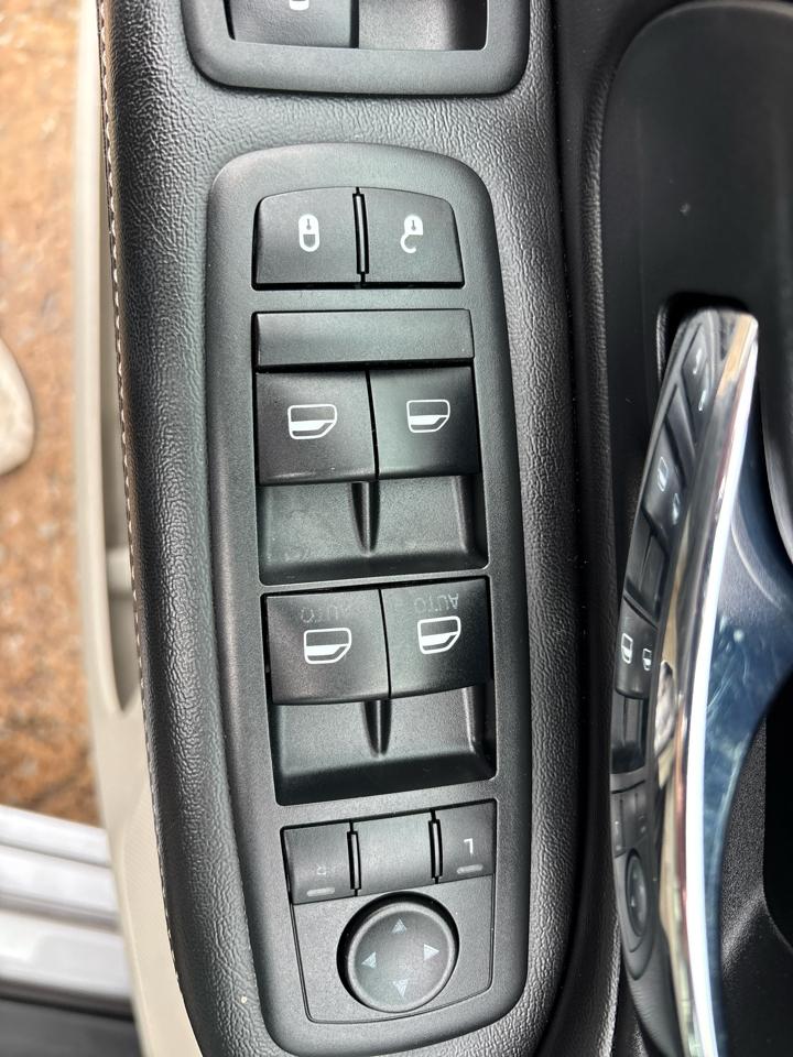 Chrysler Town & Country Touring 2013