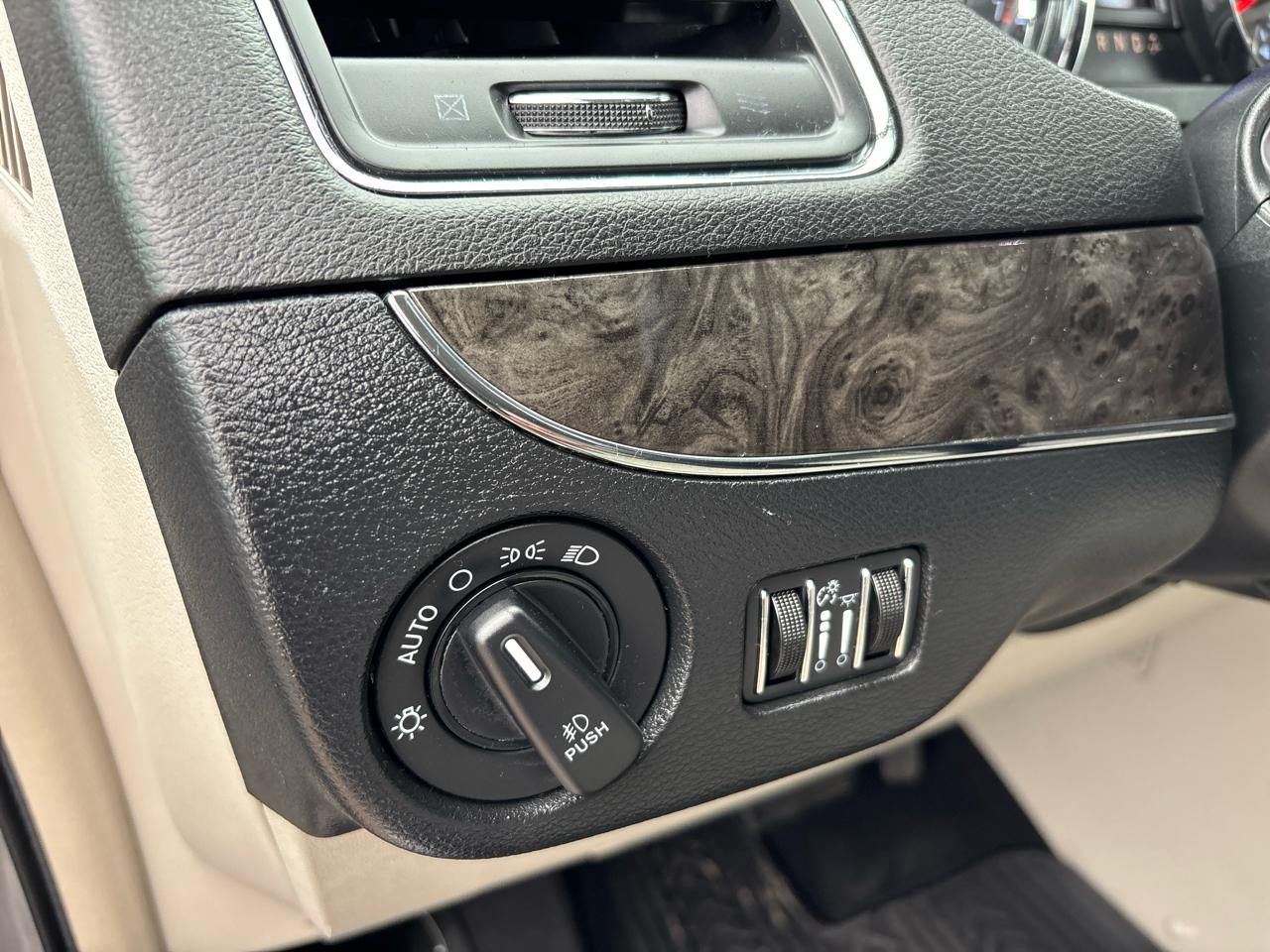 Chrysler Town & Country Touring 2013