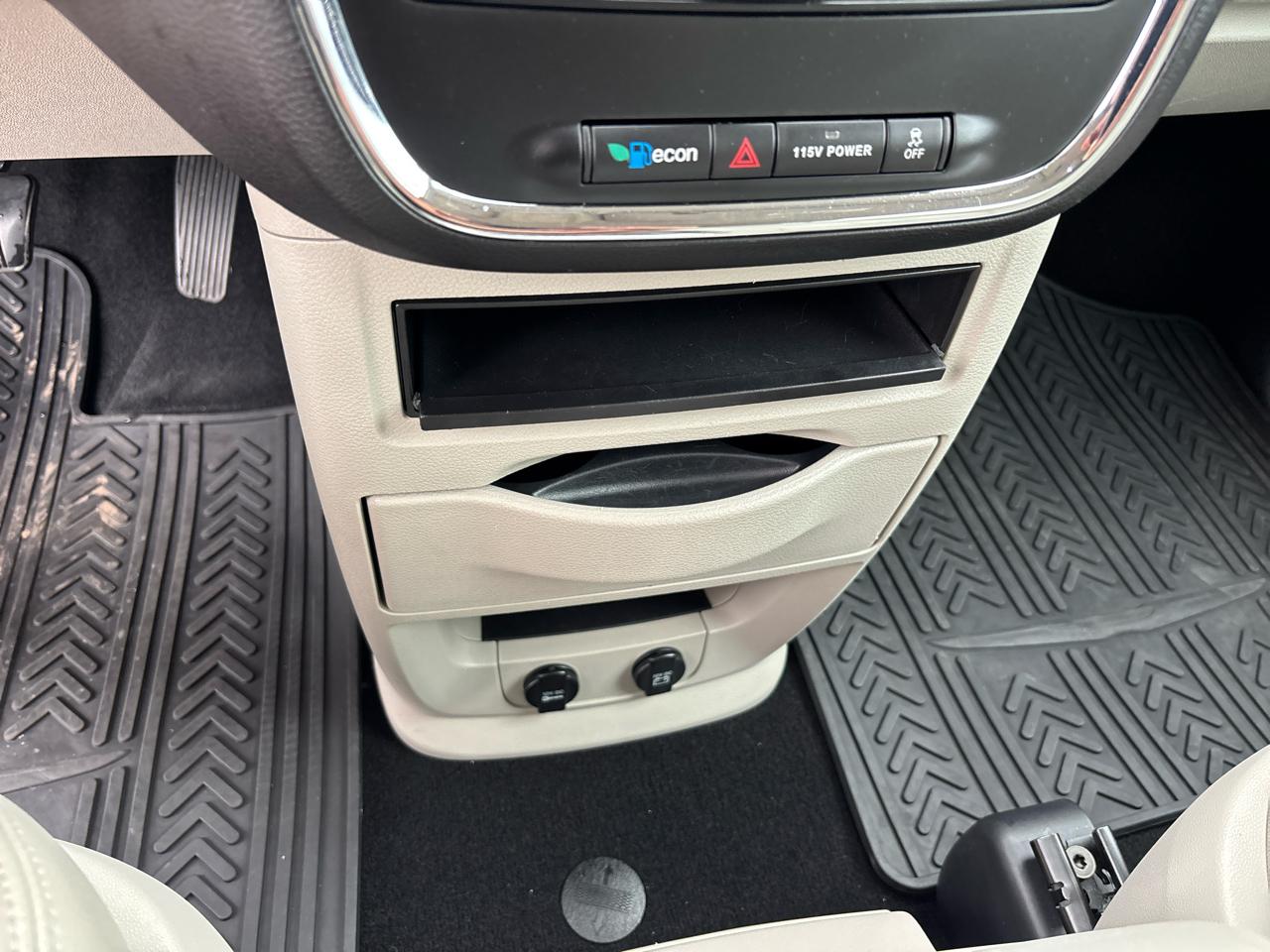 Chrysler Town & Country Touring 2013