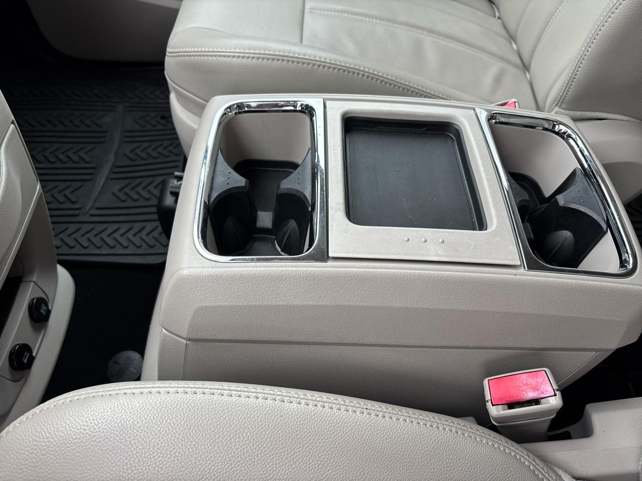 Chrysler Town & Country Touring 2013