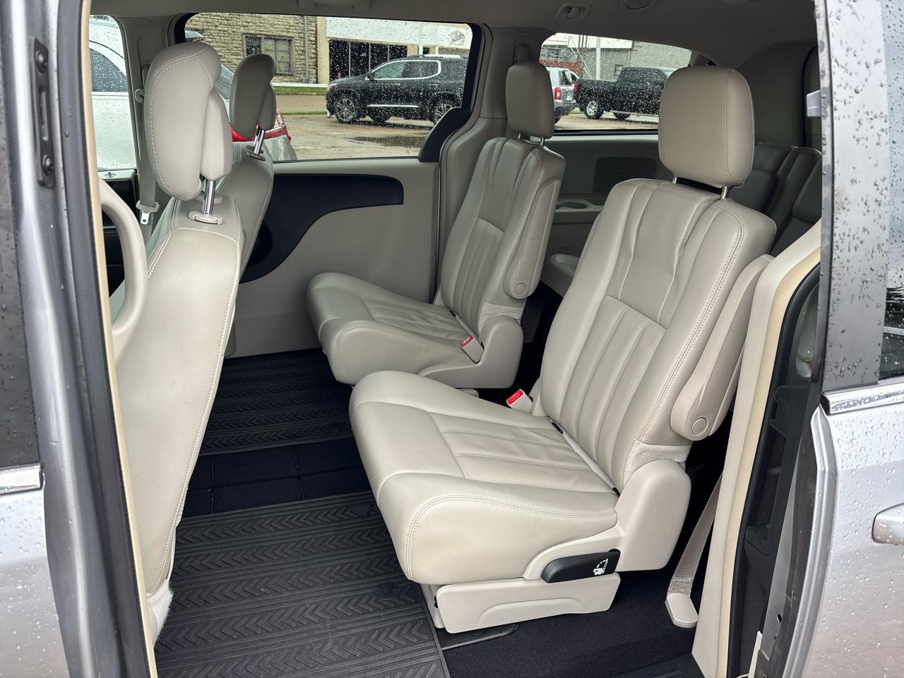 Chrysler Town & Country Touring 2013