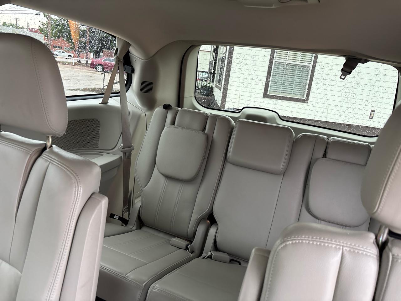 Chrysler Town & Country Touring 2013