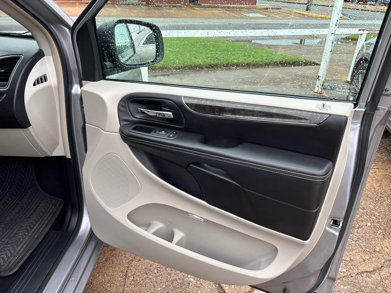 Chrysler Town & Country Touring 2013
