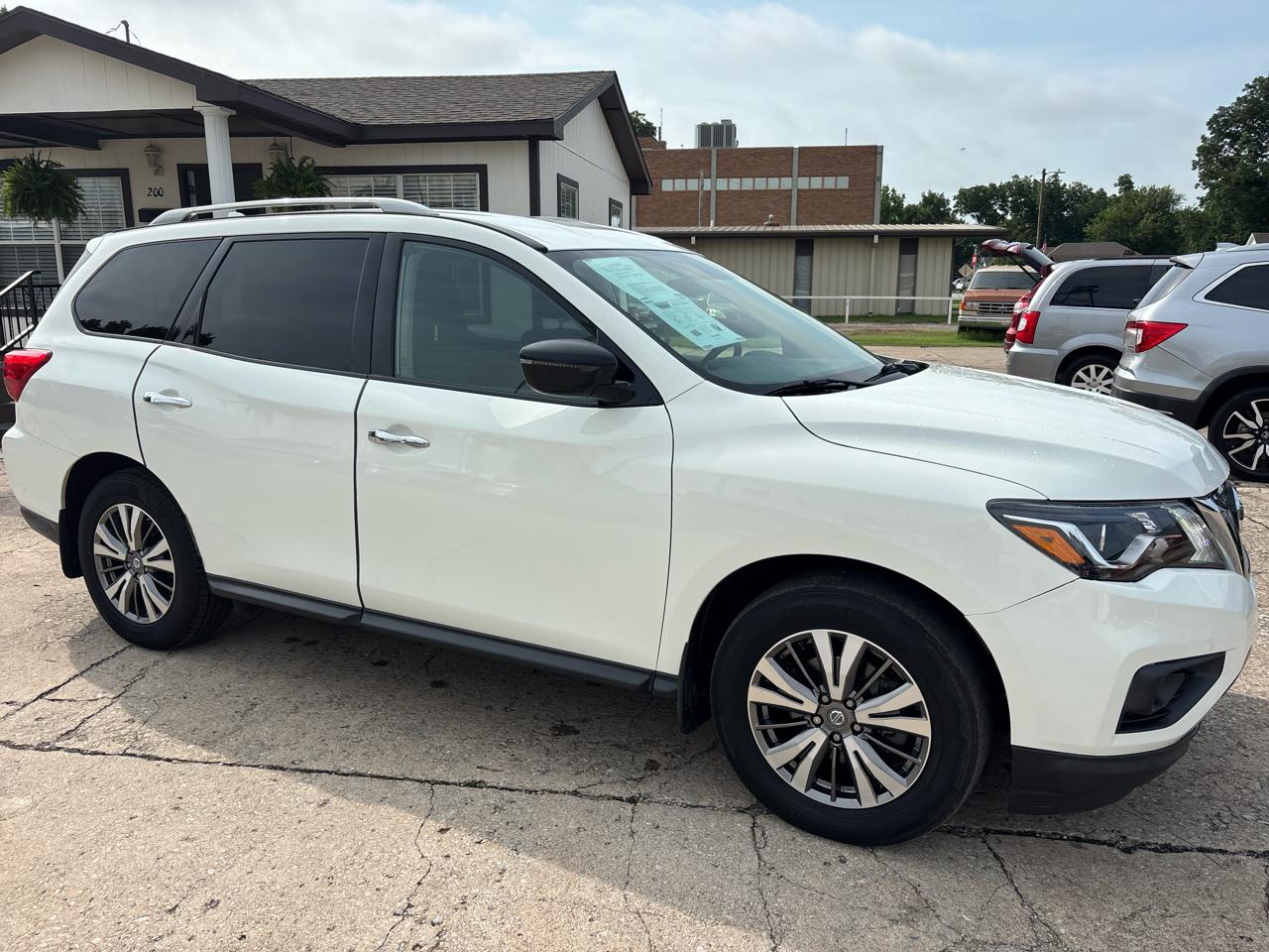 Nissan Pathfinder SV 2019
