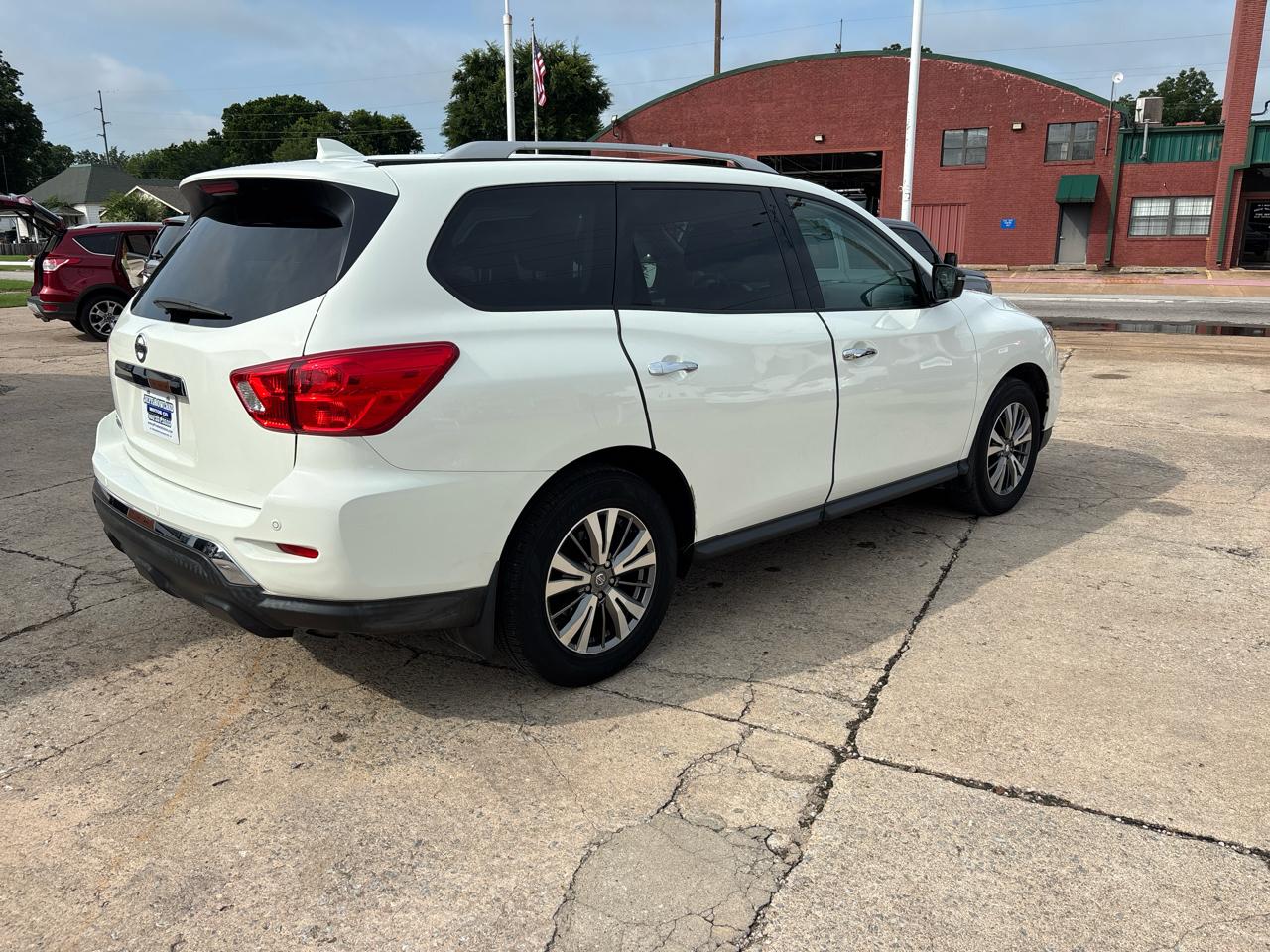 Nissan Pathfinder SV 2019