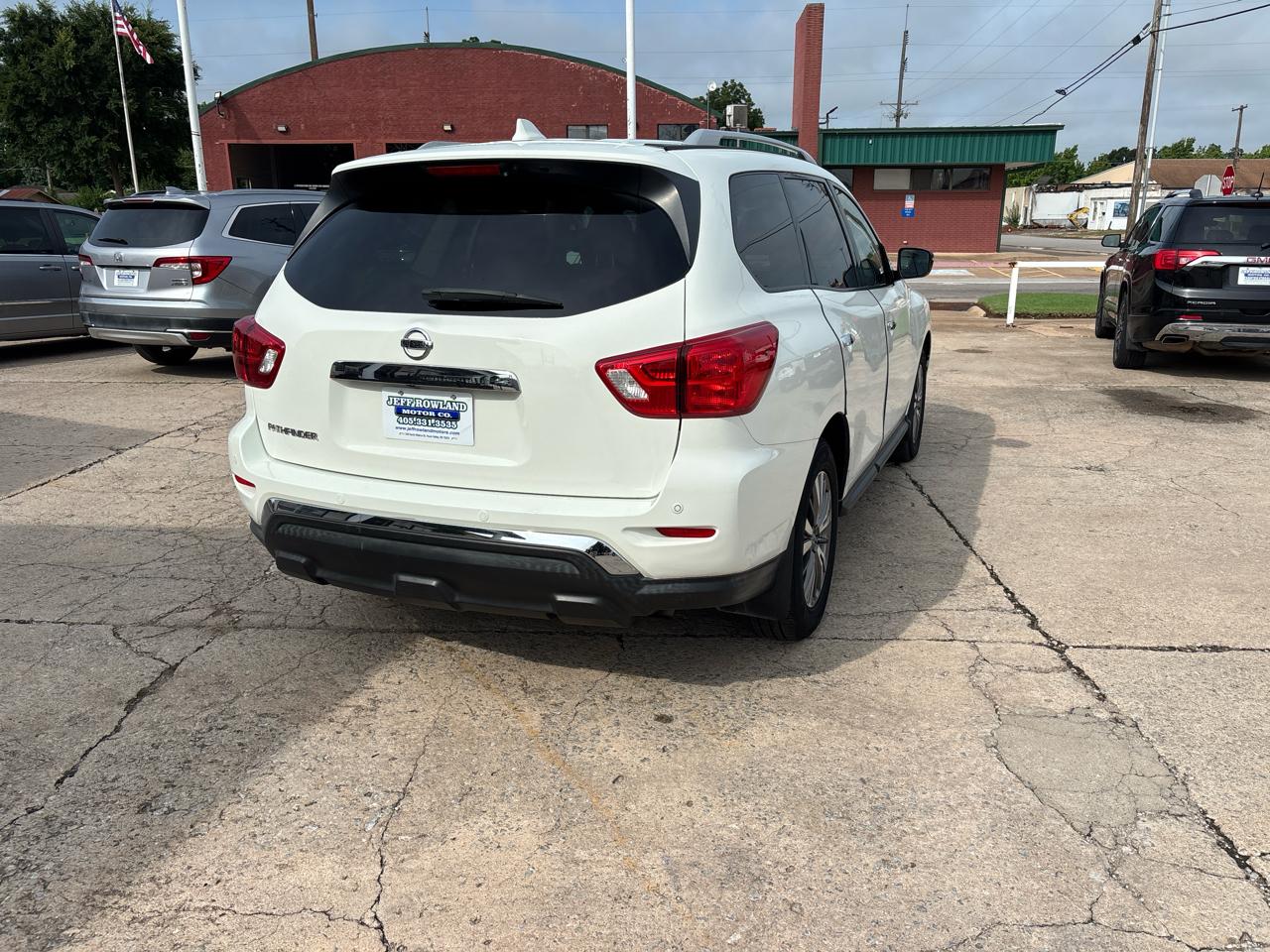 Nissan Pathfinder SV 2019