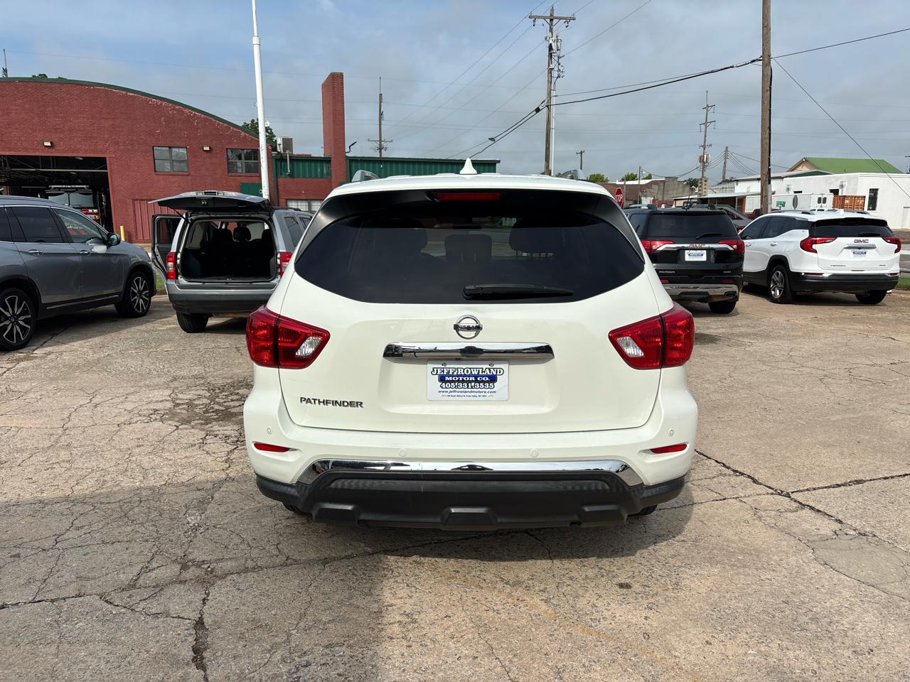 Nissan Pathfinder SV 2019