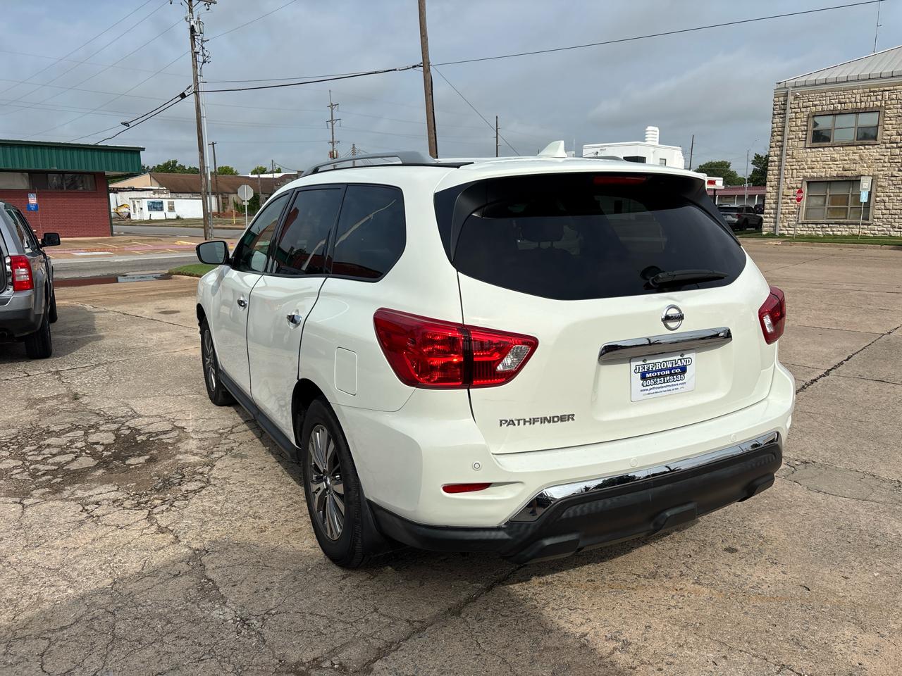 Nissan Pathfinder SV 2019