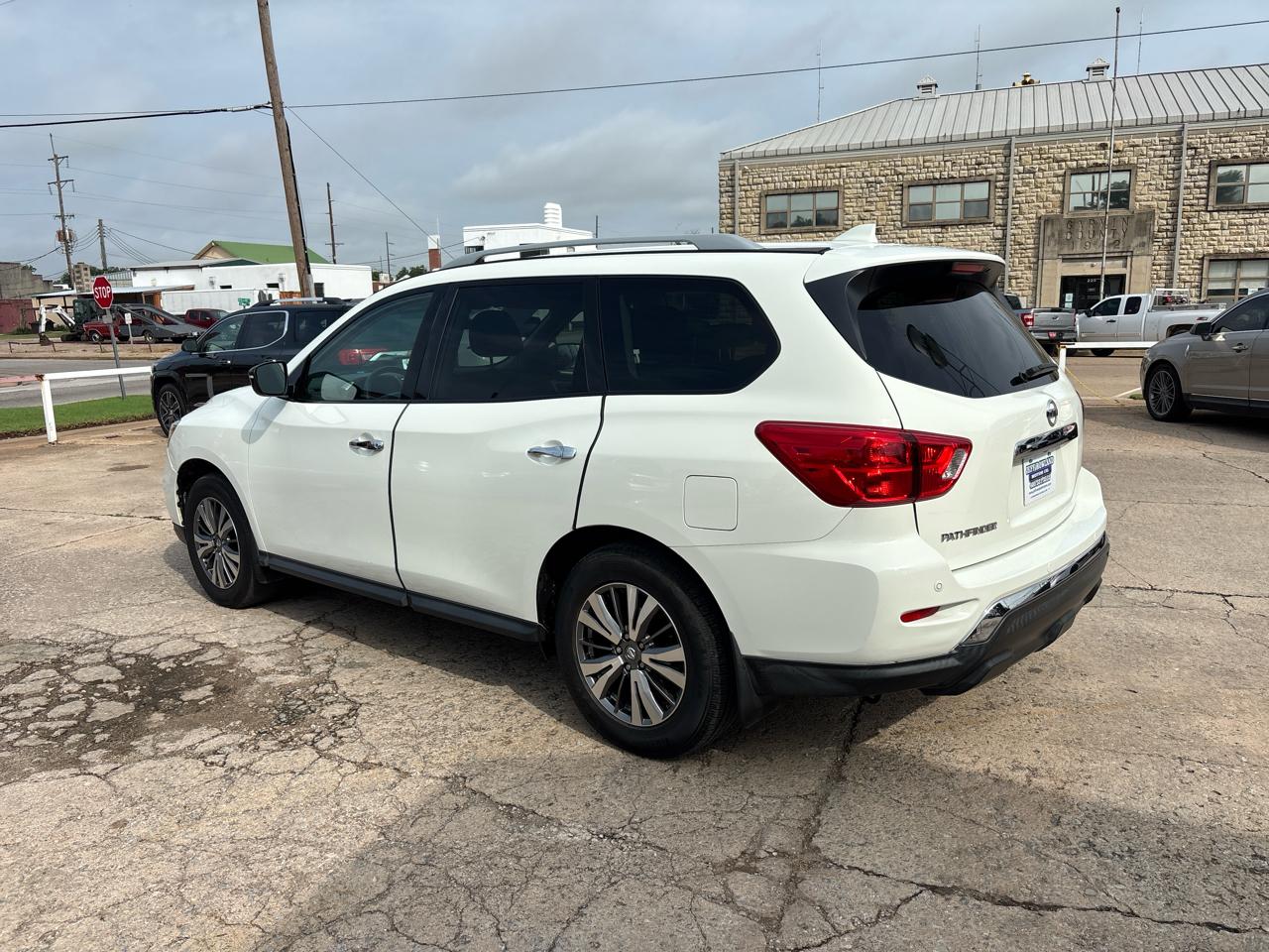 Nissan Pathfinder SV 2019
