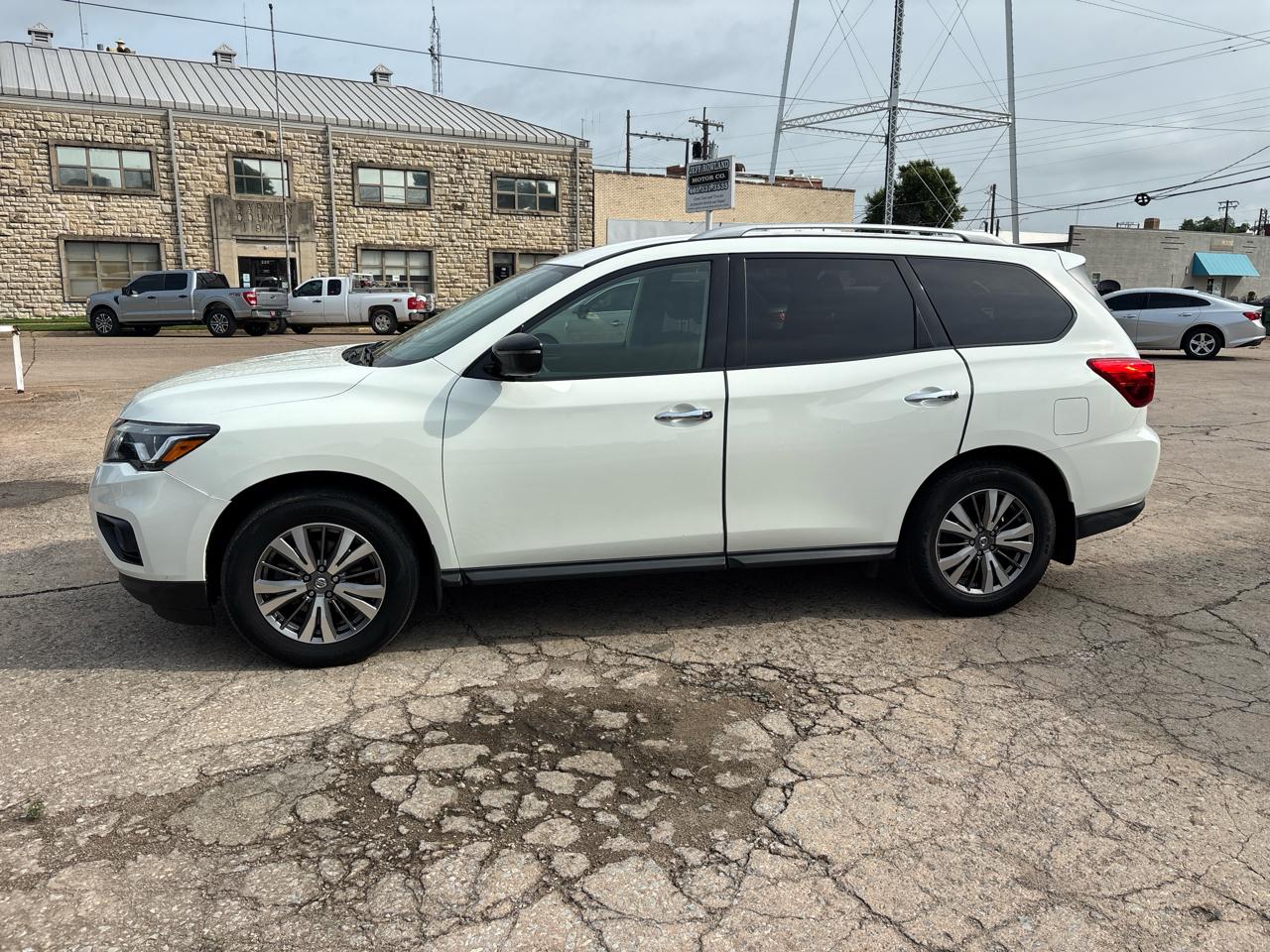 Nissan Pathfinder SV 2019
