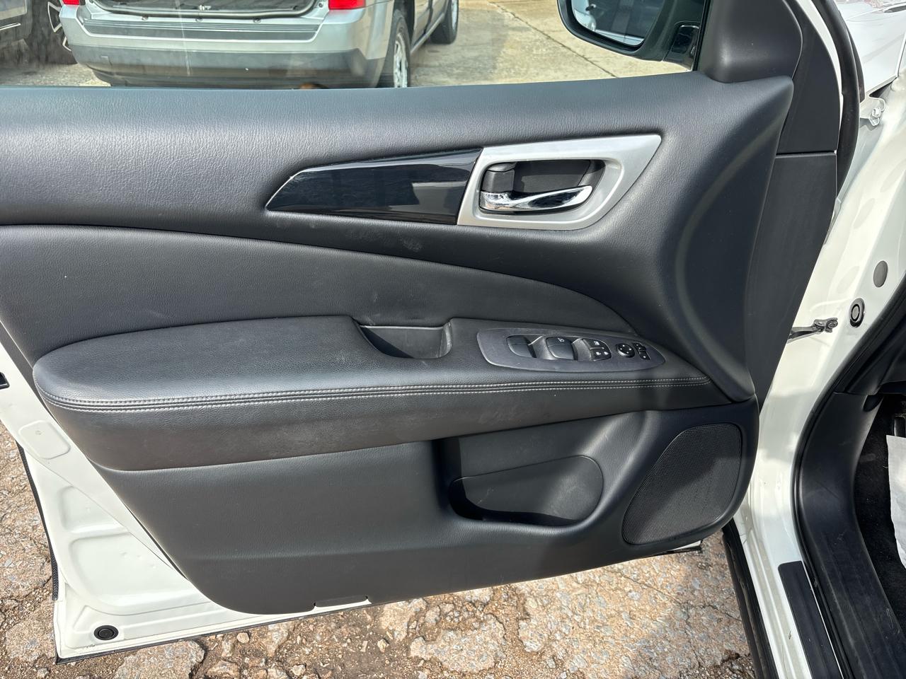 Nissan Pathfinder SV 2019