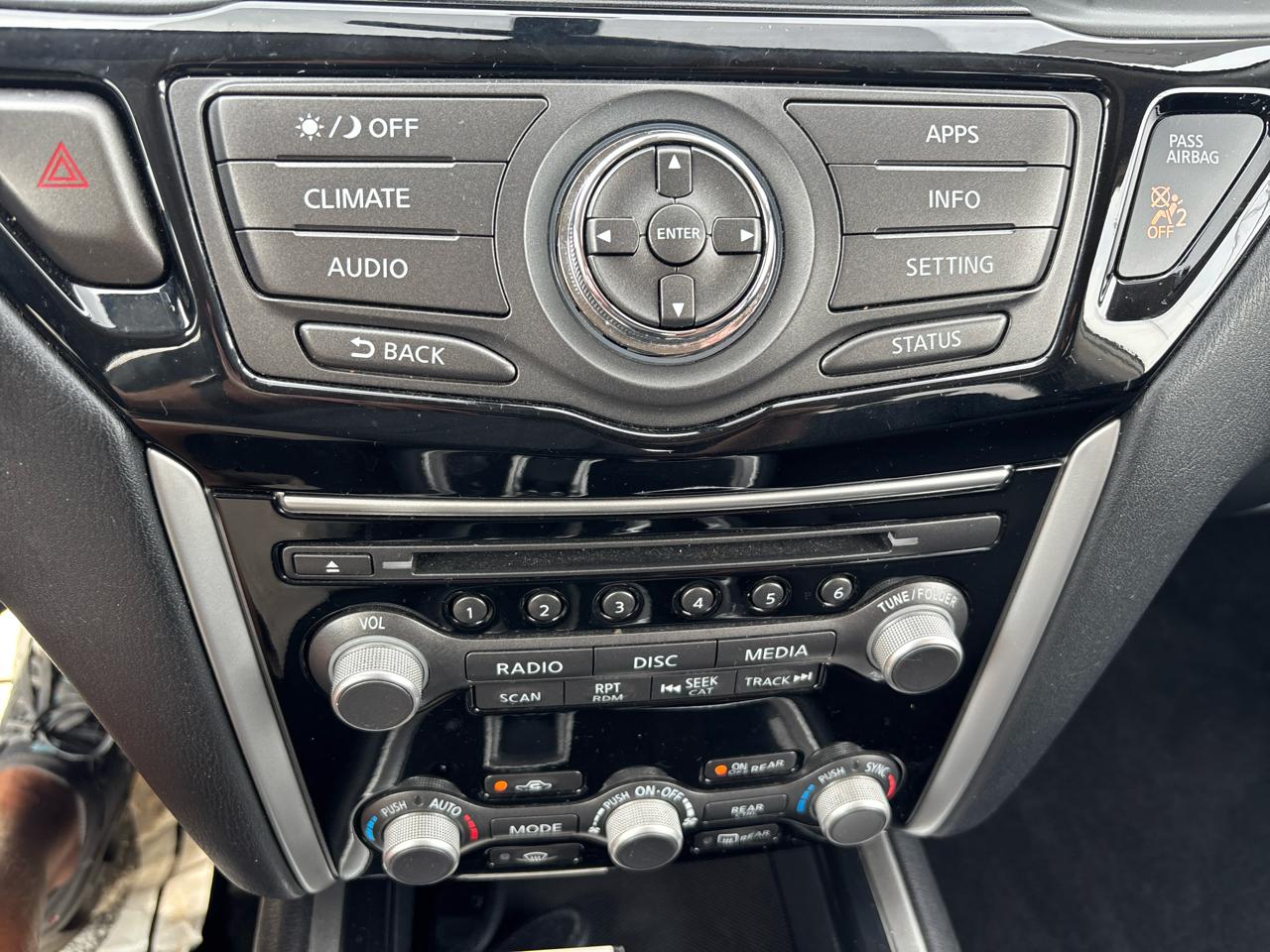 Nissan Pathfinder SV 2019